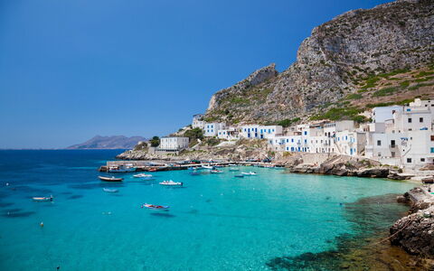 Wo Stein auf Meer trifft – eine zeitlose Geschichte mediterraner Schönheit