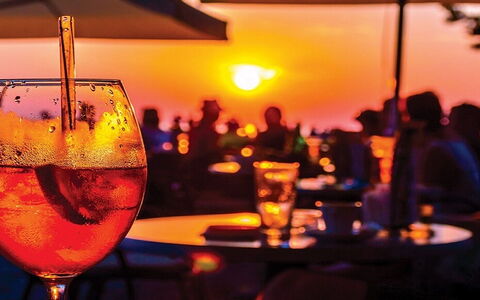 Die besten Plätze des Nachtlebens im Sommers Italien