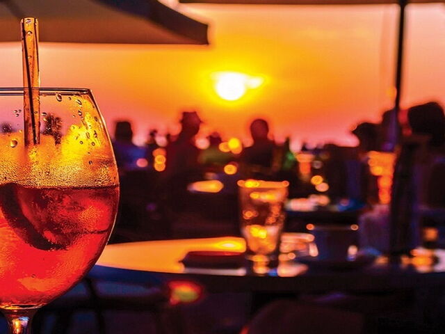 Die besten Plätze des Nachtlebens im Sommers Italien