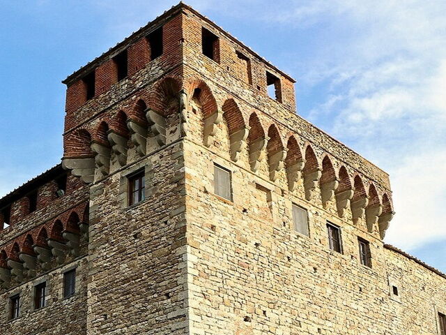 Mysterium, Magie und Gespenster: die Burg von Lari