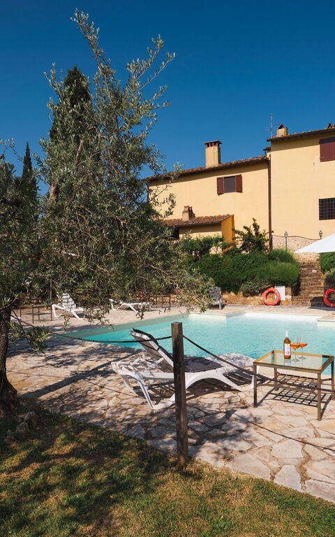 Pozzo Dei Desideri: Außen, Draussen, Schwimmbad