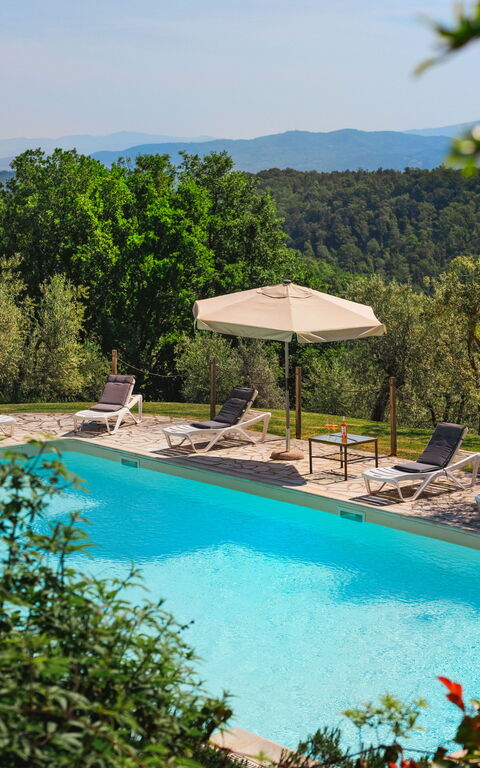 Pozzo Dei Desideri: Außen, Draussen, Schwimmbad