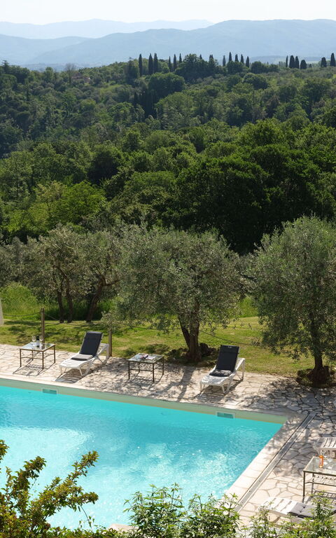 Pozzo Dei Desideri: Außen, Draussen, Schwimmbad