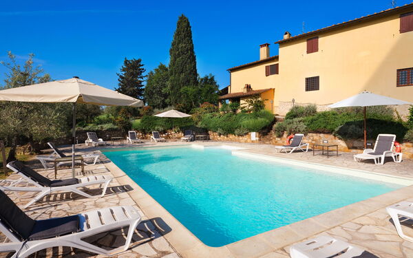 Pozzo dei Desideri: Außen, Draussen, Schwimmbad