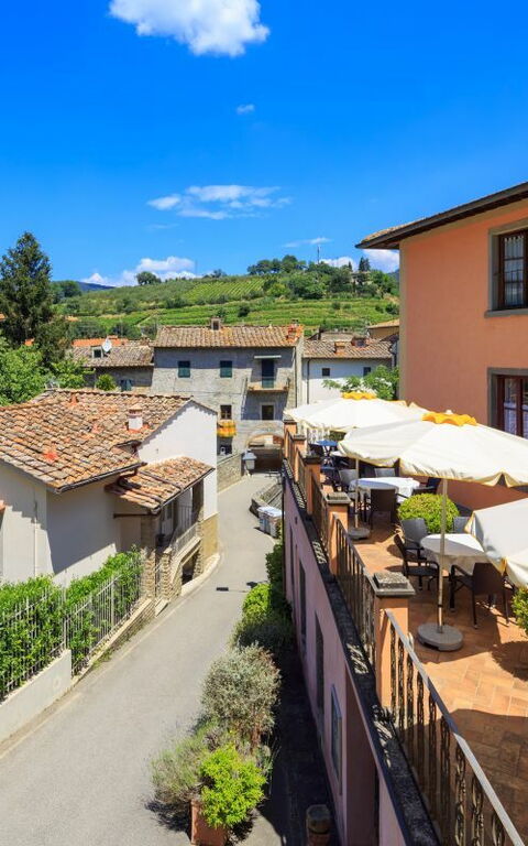 Palazzo a Greve: Draussen