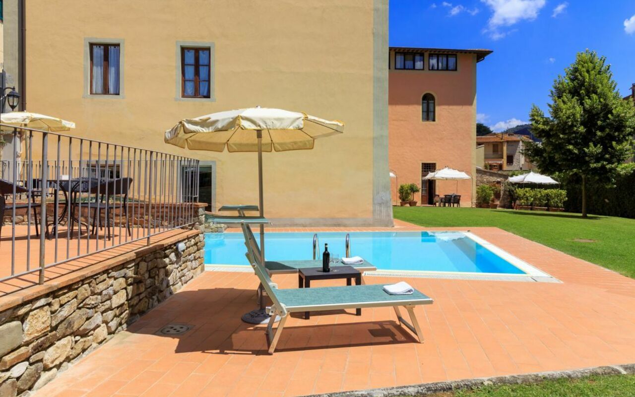 Palazzo a Greve: Draussen, Schwimmbad