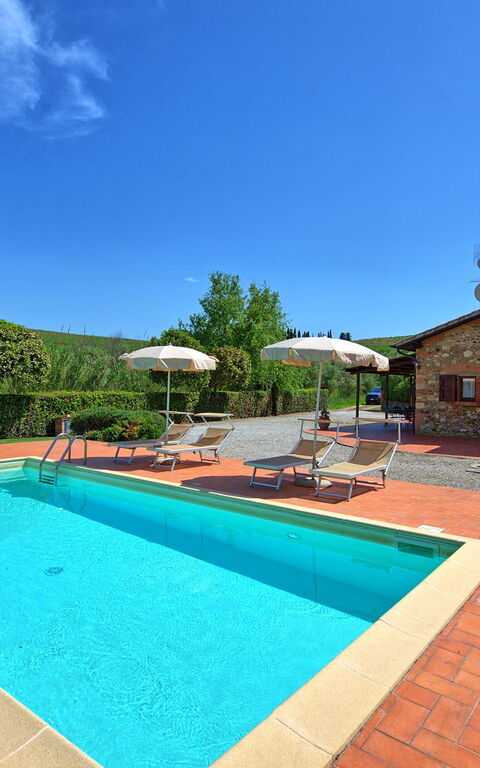 Cuccardino: Draussen, Schwimmbad