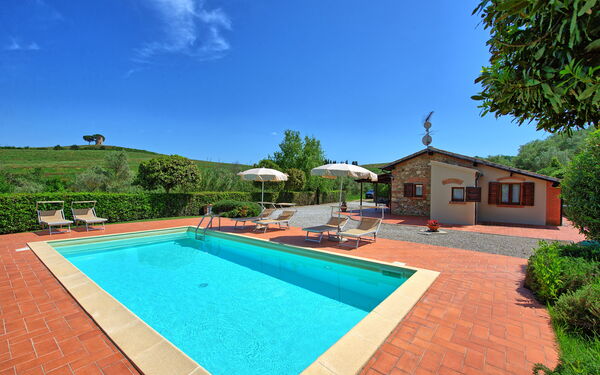 Cuccardino: Draussen, Schwimmbad