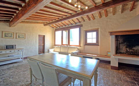 Unterkunft Torre: Esszimmer, Küche, Wohnzimmer