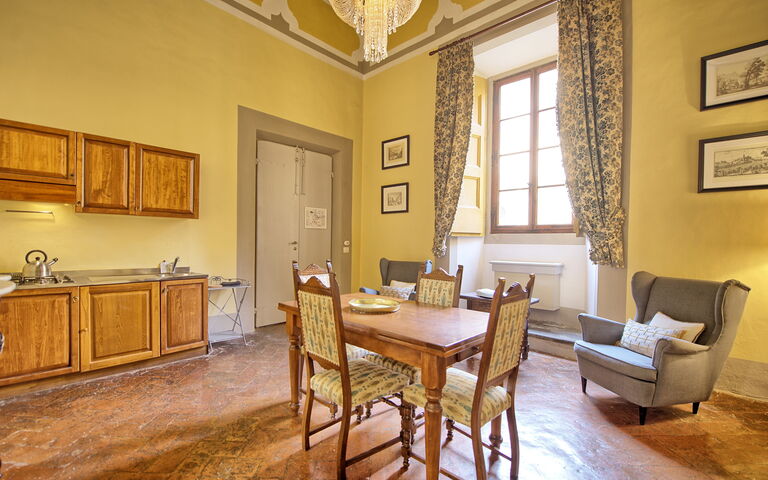 Unterkunft Guardiano: Esszimmer, Küche, Wohnzimmer