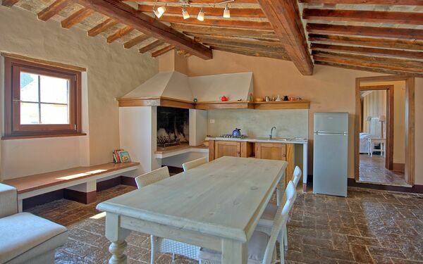 Unterkunft Torre: Esszimmer, Küche, Wohnzimmer