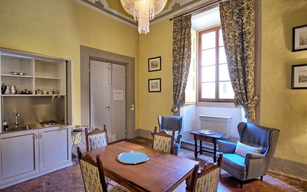 Unterkunft Guardiano: Esszimmer, Küche, Wohnzimmer