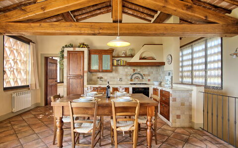 Unterkunft Glicini 3: Esszimmer, Küche, Wohnzimmer