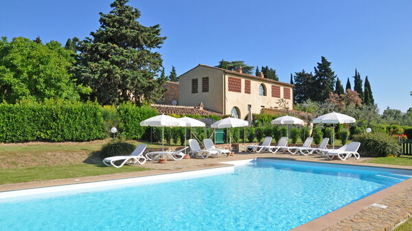 I Glicini: Schwimmbad