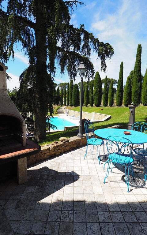 Cornocchio: Garten, Schwimmbad