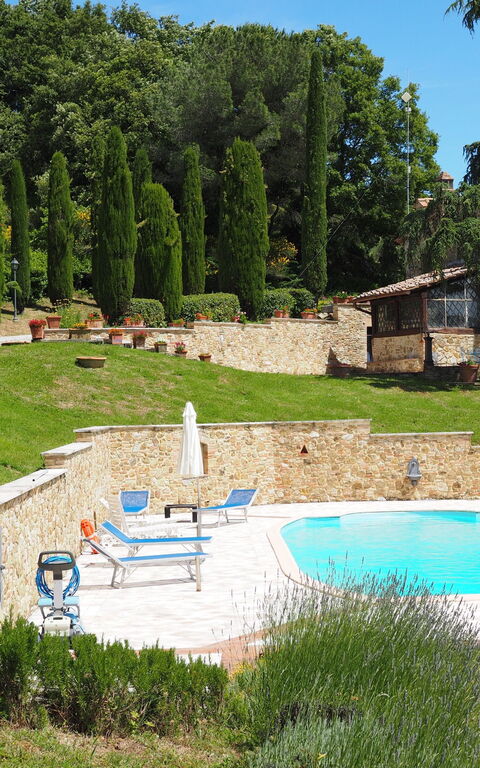 Cornocchio: Garten, Schwimmbad