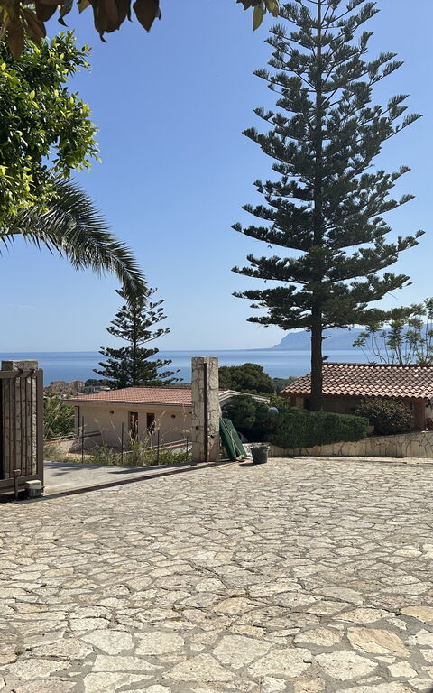 Castellammare: Ansichten, Außen, Haupteingang