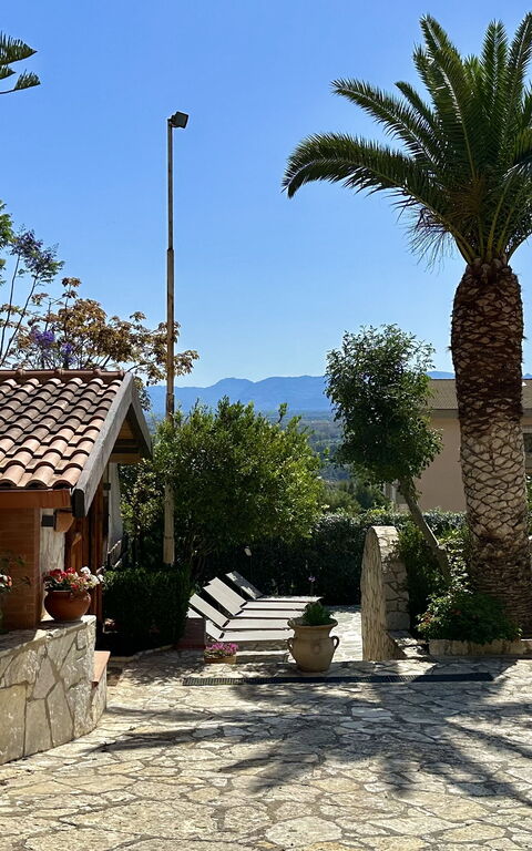 Castellammare: Ansichten, Außen, Garten