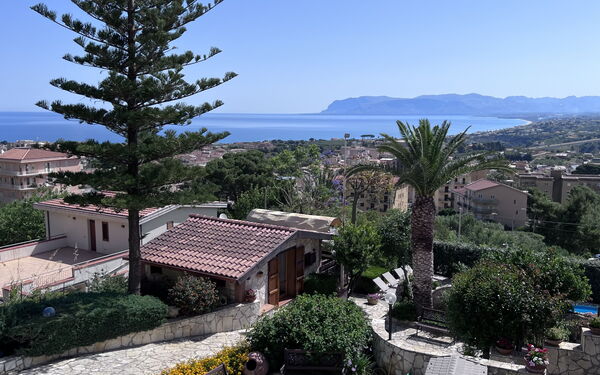 Castellammare: Ansichten, Außen