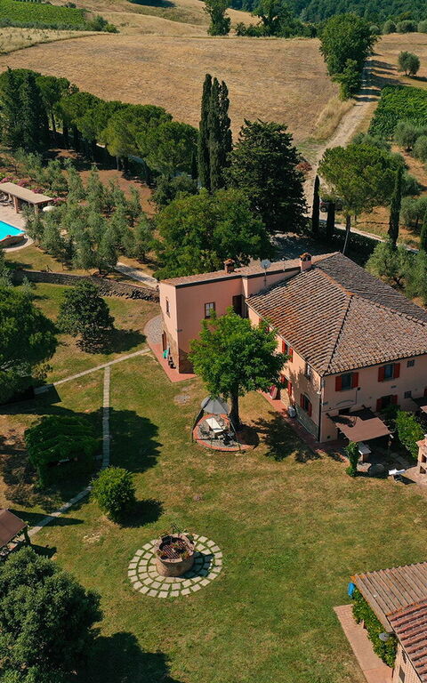 Montelopio: Ansichten, Schwimmbad