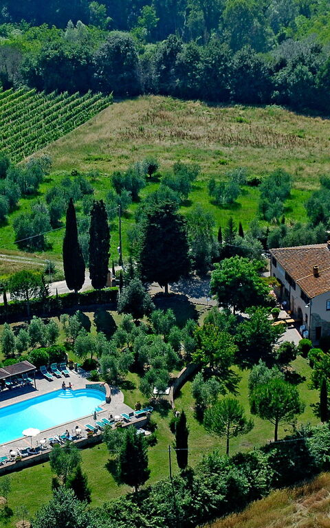 Montelopio: Ansichten, Schwimmbad