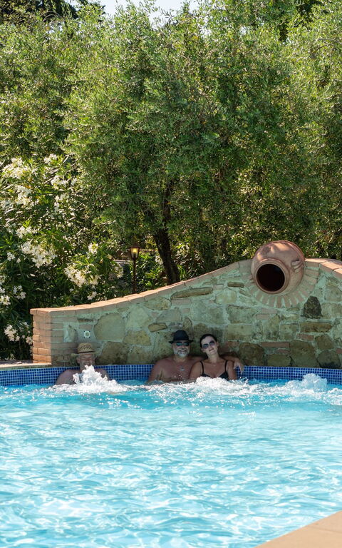 Montelopio: Schwimmbad