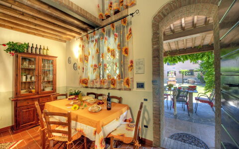 Unterkunft Montelopio 6: Esszimmer, Küche, Wohnzimmer