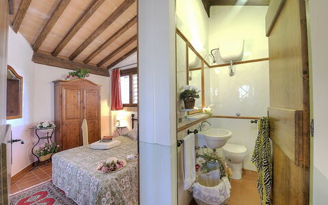 Unterkunft Montelopio 6: Bad, Schlafzimmer