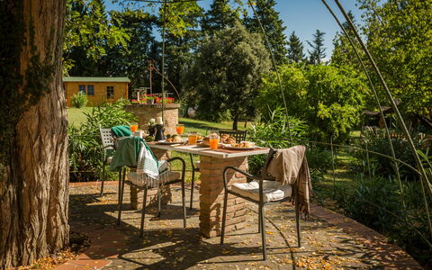 Unterkunft Montelopio 4: Draussen, Garten