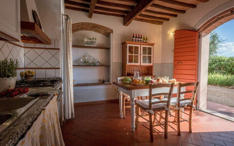 Unterkunft Montelopio 2: Esszimmer, Küche, Wohnzimmer