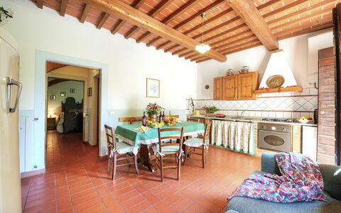 Unterkunft Montelopio 3: Esszimmer, Küche, Wohnzimmer