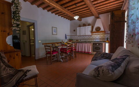 Unterkunft Montelopio 3: Esszimmer, Küche, Wohnzimmer