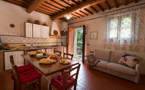 Unterkunft Montelopio 3: Esszimmer, Küche, Wohnzimmer