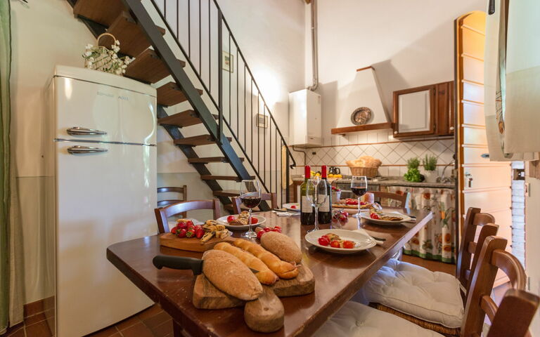 Unterkunft Montelopio 5: Esszimmer, Küche, Wohnzimmer