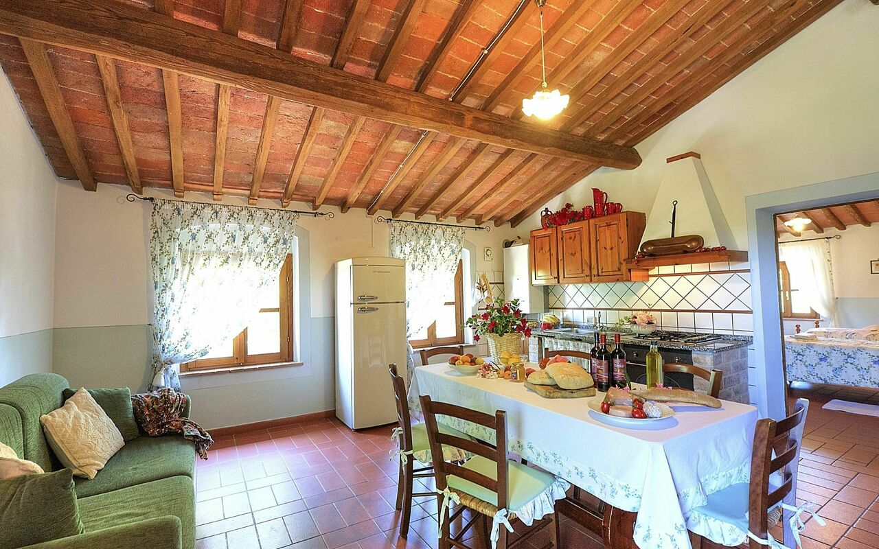 Unterkunft Montelopio 4: Esszimmer, Küche