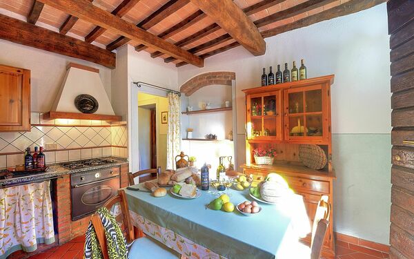 Unterkunft Montelopio 2: Esszimmer, Küche, Wohnzimmer