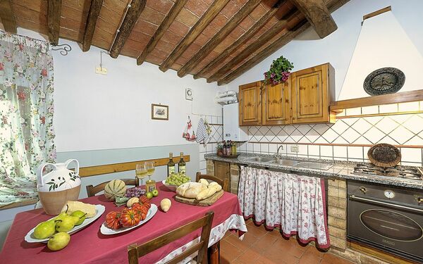 Unterkunft Montelopio 8: Esszimmer, Küche, Wohnzimmer