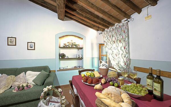 Unterkunft Montelopio 8: Esszimmer, Küche, Wohnzimmer