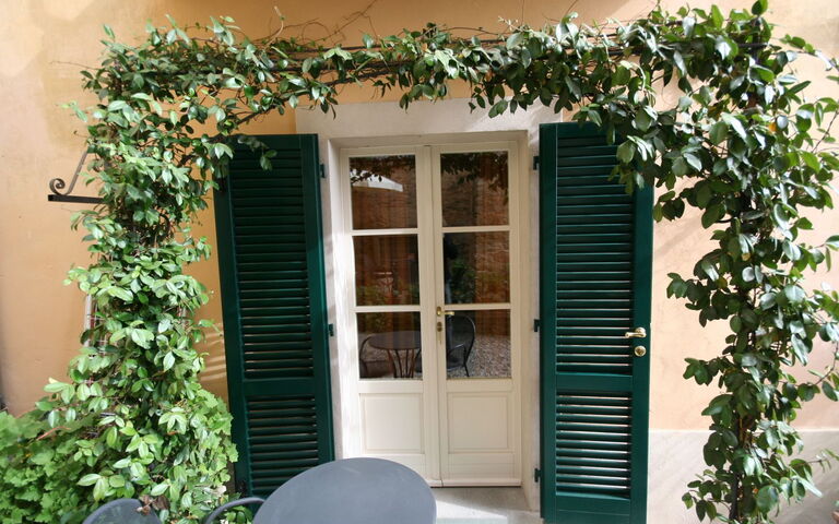 Santo Agostino: Außen, Draussen