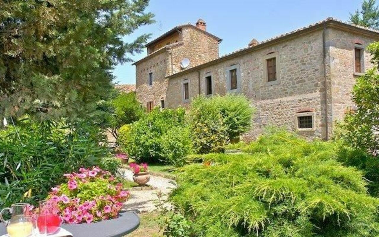 San Pietro: Außen, Garten