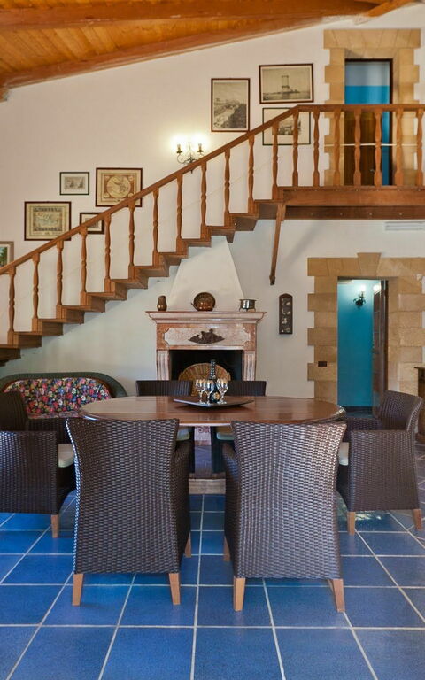 Villa Erice: Esszimmer, Wohnzimmer