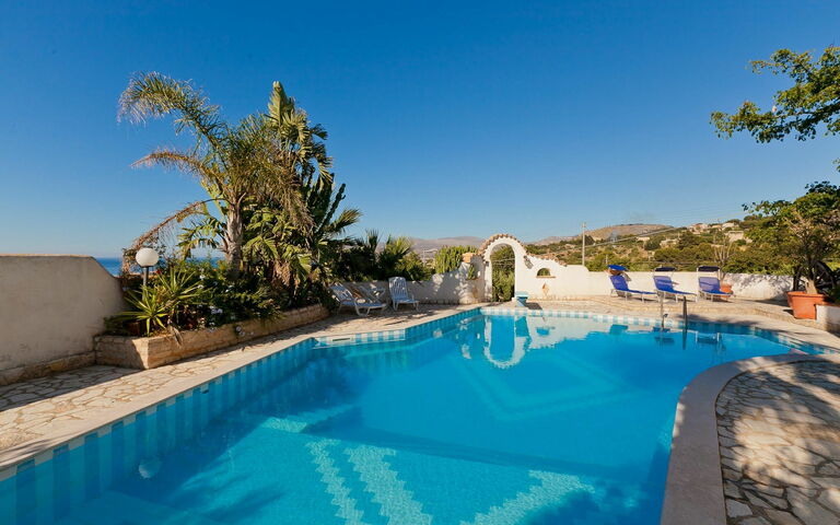 Villa Erice: Schwimmbad
