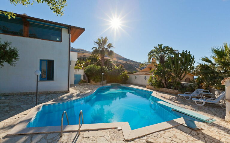 Villa Erice: Schwimmbad
