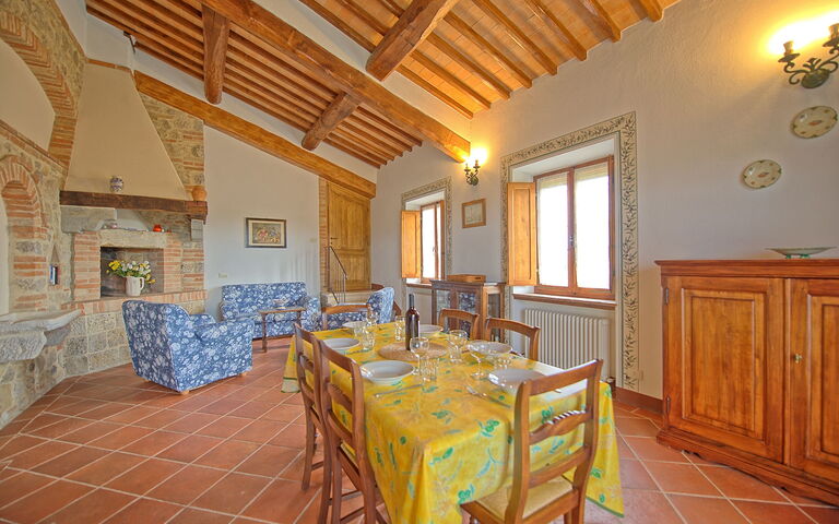 Unterkunft San Donnino 7: Esszimmer, Küche, Wohnzimmer