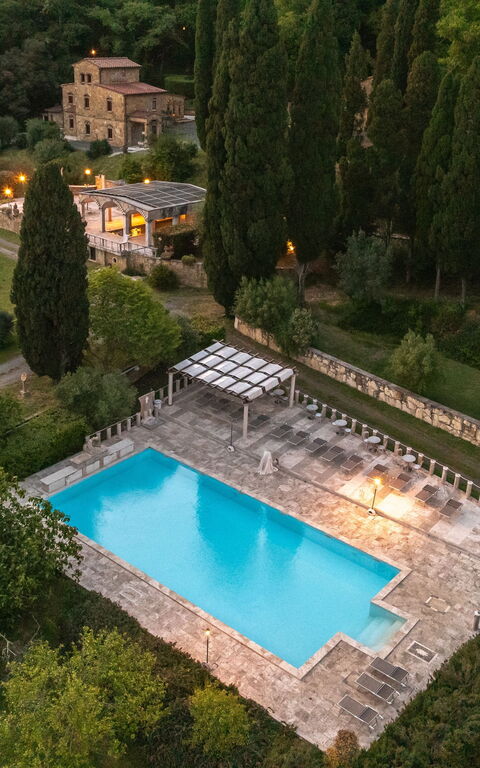 Le Querciolaie with Geothermal Pool: Ansichten, Garten, Schwimmbad
