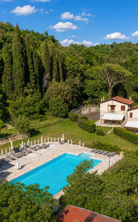 Le Querciolaie with Geothermal Pool: Außen, Draussen, Schwimmbad