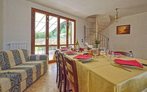 Unterkunft Dependance 1: Esszimmer, Küche, Wohnzimmer