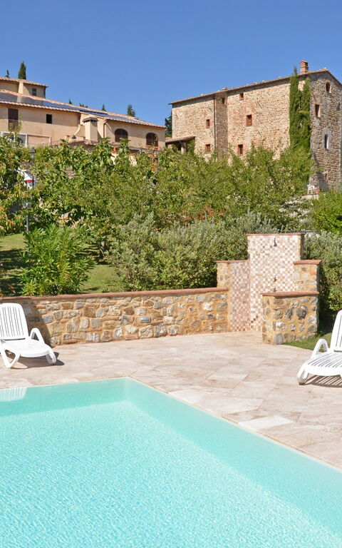 Dante: Außen, Garten, Schwimmbad