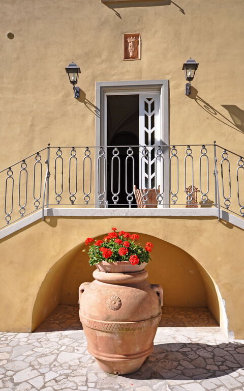 Dante: Außen, Esszimmer