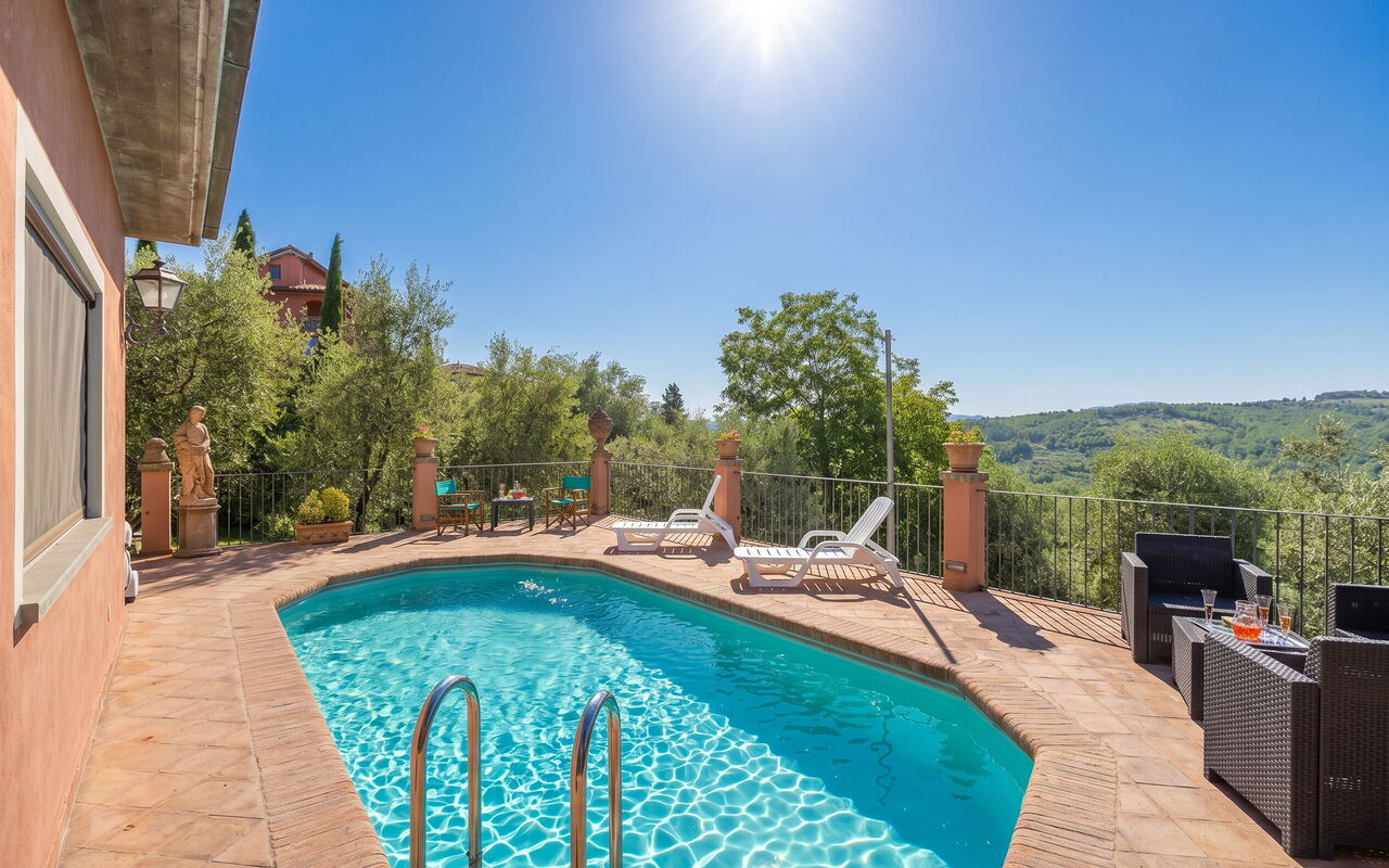 Casa Vania: Draussen, Schwimmbad